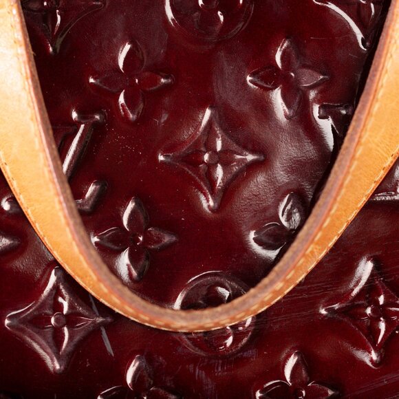 Authentic Louis Vuitton Vernis Monogram Amarante Brea MM Handbag - Picture 8 of 16